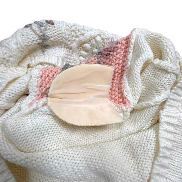 East West | Vintage Floral Cable Knit Sweater | L | Cottagecore | Embroidered - Picture 7 of 15